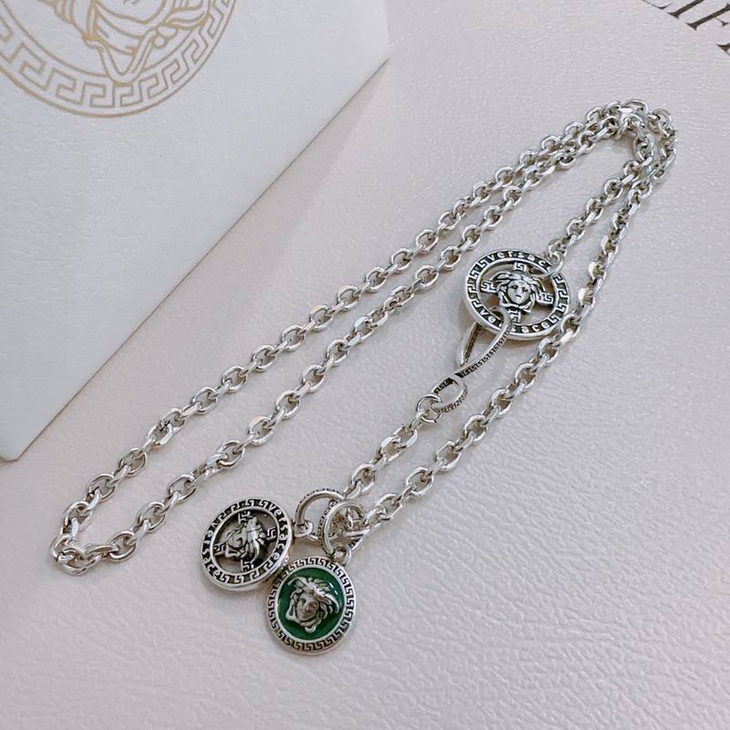 Versace necklace lyx197